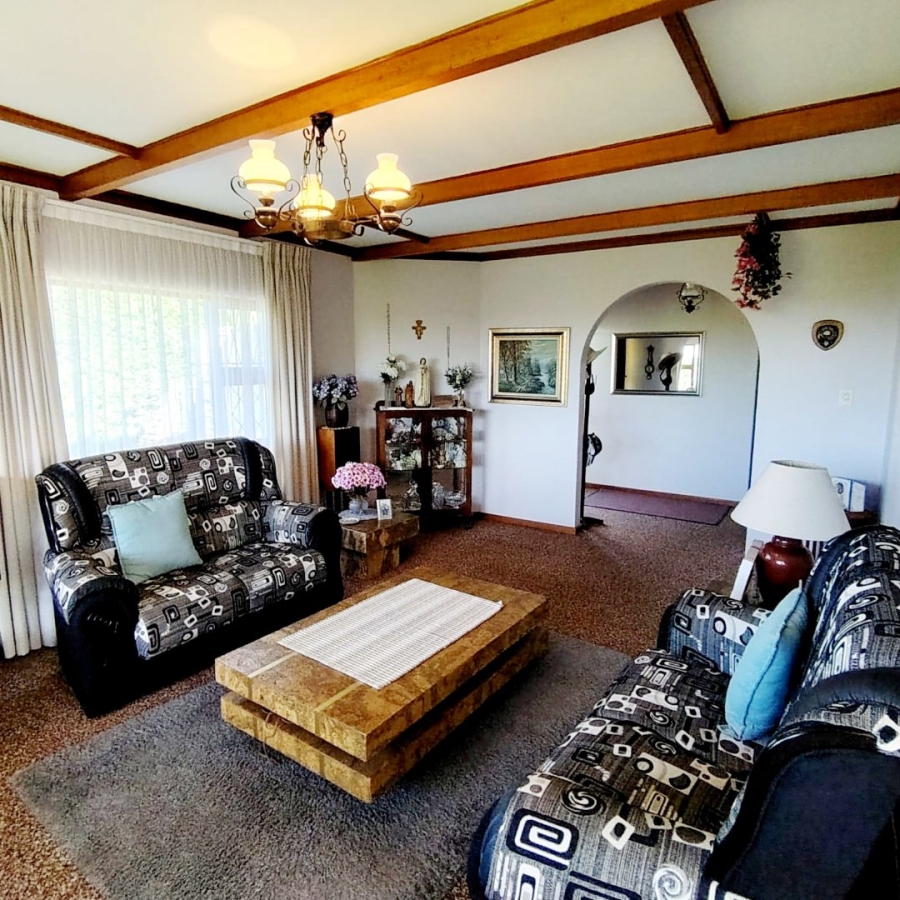 5 Bedroom Property for Sale in Vincent Heights Eastern Cape